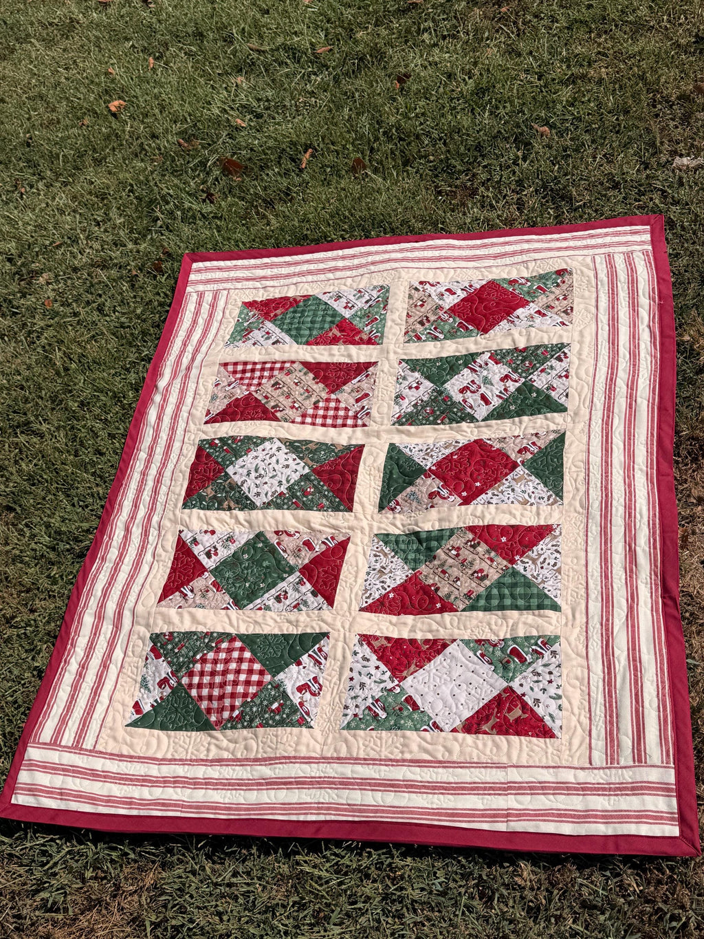 Handmade Christmas Quilt, Riley Blake Christmas Quilt, Quilted Table Topper, Christmas Wall Hanging, Holiday Lap Quilt, 35 x 43